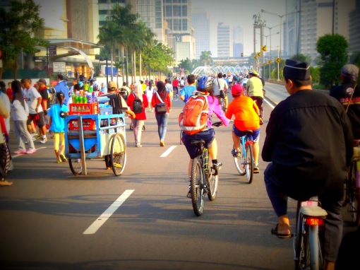 Bikes and street vendors on Jl Sudirman for Jakarta Car Free day 